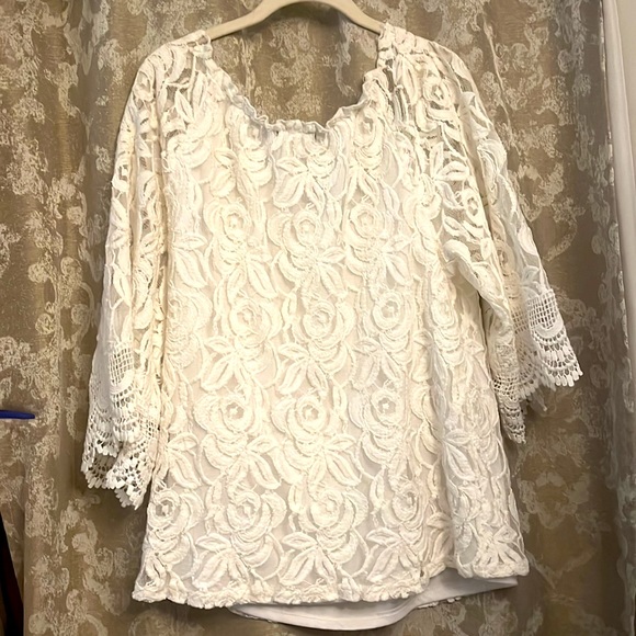 Gorgeous Lace Blouse - Versatile Neckline- Boat Neck or Off Shoulder 💋 MUAH - Picture 4 of 6